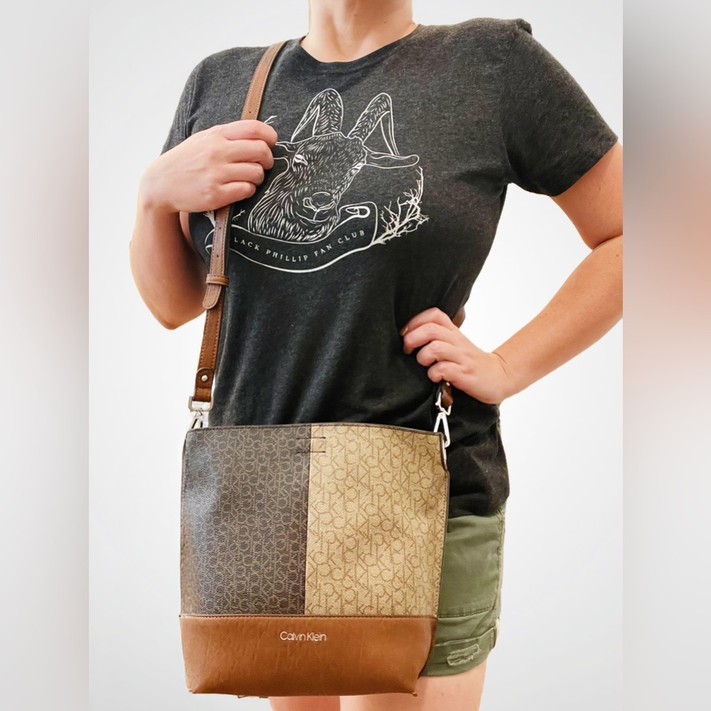 NWT Calvin Klein Reversible Monogram Bucket Bag Crossbody - FREE CHARM